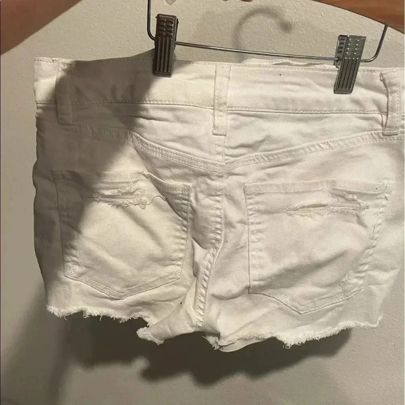 Refuge white Jean shorts distressed - Picture 3 of 3